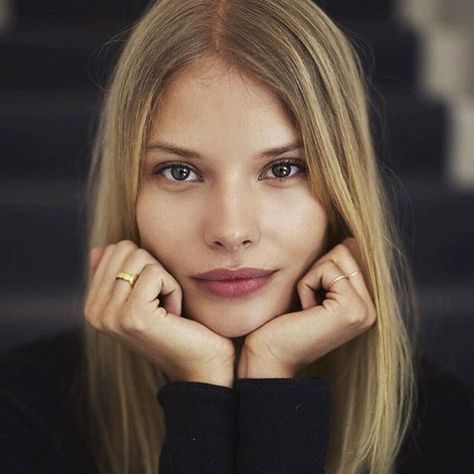 Victoria's Secret model Alena Blohm Hair Color For Brown Eyes, Web Face, Alena Blohm, Lingerie Shoot, Girl Celebrities, Victorias Secret Models, Instagram Girls, Beauty Queens, Fashion Poses