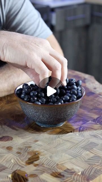 Slade Wentworth on Instagram: "I wonder if Violet Beauregarde would sink or float.

Enjoy the fruits of summer! 

#blueberries #kitchenhack #fruitsofinstagram #lifehack #foodprepping #misenplace" Violet Beauregarde, Chili Dinner, Bean Salads, Berry Desserts, Sink Or Float, Food Experiments, Lovely Moments, Recipes Fruit, Berry Dessert