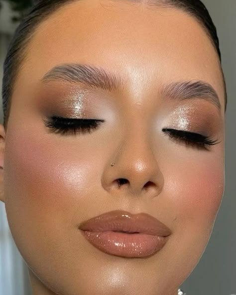 Glowin ✨✨✨ Soft Glam Makeup Eye Shadow, Satin Dress Makeup, Soft Glam Eyeshadow Looks, Champagne Makeup Look, Client Makeup, Makeup Advertisement, Sparkly Makeup, Wedding Eye Makeup, Perfect Makeup Look