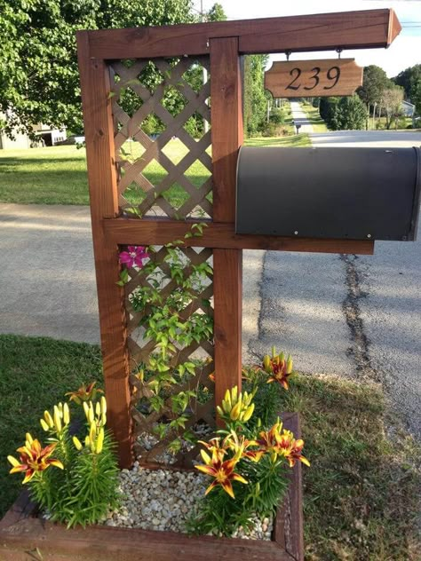 Cheap Planters, Cool Mailboxes, Mailbox Garden, Mailbox Makeover, Small Trellis, Mailbox Landscaping, Diy Mailbox, Cozy Garden, Mailbox Ideas