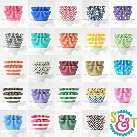 When only the best greaseproof cupcake liners will do! Our BakeBright greaseproof cupcake liners are one of a kind. You won't find anything else like them out there. From bright, gorgeous colors only we can offer, to the best performing cupcake liner paper on the market, we'll be the one stop shop for all of your baking cup needs! #cupcakeliners #greaseproofcupcakeliners #bakingcupps Cupcake Liners Diy, Classic Cupcake Recipe, Dompet Koin Diy, Cupcake Liner Crafts, Cupcake Liner Flowers, Cupcake Paper, Kid Cupcakes, Party Sweets, Baking Stuff