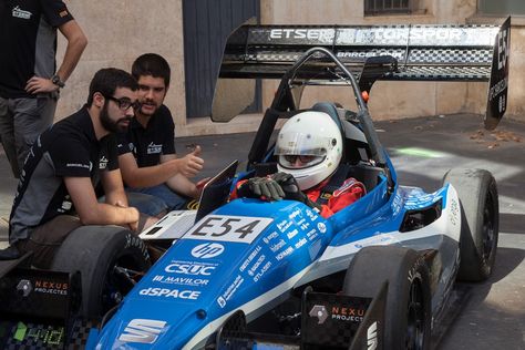 Formula Student Spain #formula1 #formulastudent #formulastudentspain #carsgm #carsglobal #carsglobalmag Formula Student Cars, Formula Student Design, Formula Student, Student Car, Diy Cars, Student Design, International University, Racing Car Design, Formula E