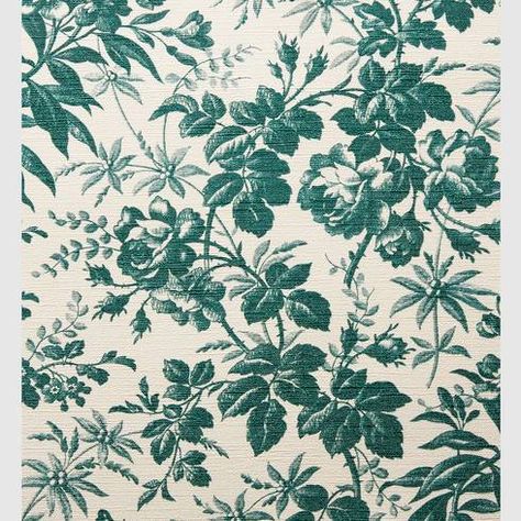 Gucci Herbarium wallpaper Gucci Wallpaper, Wallpapers Floral, 16 Tattoo, Tiger Decor, Silk Wallpaper, Water Based Stain, Luxury Wallpaper, Print Wallpaper, Vintage Fabrics