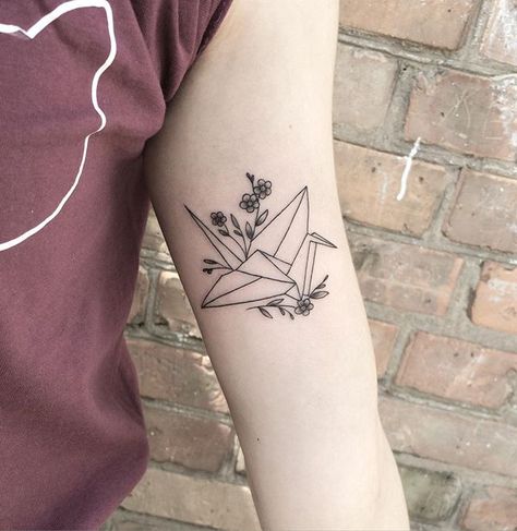 Paper crane with forget-me-nots  #darkartists #blackworkerssubmission #blxckink… Tattoo Crane, Paper Crane Tattoo, New School Tattoos, Swan Tattoo, Military Tattoo, Origami Tattoo, Crane Tattoo, Japanese Tattoo Symbols, Tattoo Paper