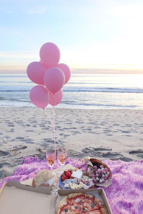 Valentine’s Day Beach Picnic, Sunset Beach Picnic Birthday, Beach Birthday Party Decorations Outdoor, Birthday Party Beach Ideas, Beach Day Birthday, Cute Beach Birthday Ideas, Galentines Beach Picnic, Birthday Party At Beach, Birthday In Beach