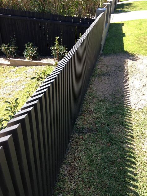 Nice Fence Ideas, Side Fence Ideas, Backyard Privacy Fence, Pagar Modern, Fence Design Ideas, Compound Wall Design, House Fence, House Fence Design, Modern Fence Design