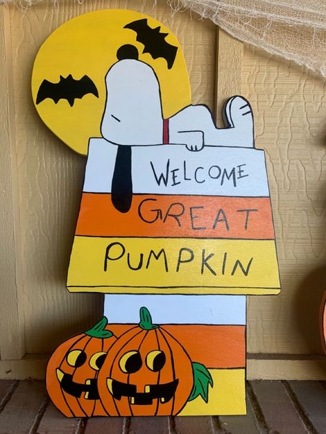 Diy Wooden Halloween Yard Signs, Snoopy Halloween Classroom Door, Charlie Brown Christmas Yard Decorations, Diy Halloween Wood Cutouts, Diy Charlie Brown Halloween Decorations, Charlie Brown Wood Cutouts, The Great Pumpkin Decorations, Charlie Brown Halloween Door Decorations, Halloween Wood Yard Decorations