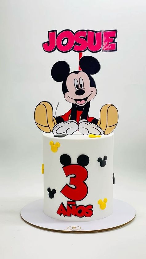 Tarta Mickey Mouse, Lunchbox Cake, Prince Theme, Mickey Cakes, Bolo Minnie, Mini Tortillas, Crazy Cakes, Mouse Birthday, Mickey Mouse Birthday