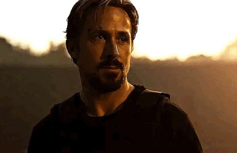 Six The Gray Man, Ryan Gosling Gif, Man Gif, The Gray Man, Joe Russo, Райан Гослинг, Gray Man, Piano Man, Ryan Gosling