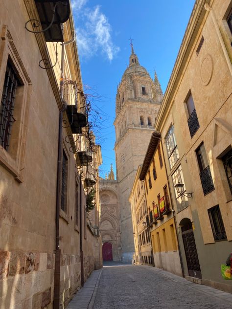 Spain Salamanca, Spain University, Salamanca Spain Aesthetic, Salamanca Spain, Study Abroad Spain, Spain Aesthetics, European Bucket List, Backpacking Spain, Spain Aesthetic