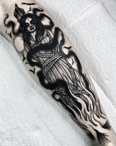 Angelo Parente on Instagram: “Burning Witch 🌙 . . . #blackwork #inkedmag #dotworker #witchtattoo #gothictattoo #halloweentattoo #dotworktattoo #tattoosnob #btattooing…” Burning Witch Tattoo, Burning Witch, Witch Tattoos, Rip Tattoos For Mom, Gotik Tattoo, Feminine Skull Tattoos, Occult Tattoo, Feminine Tattoo Sleeves, Kunst Tattoos