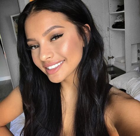 Ivana Santacruz, Jet Black Hair, Until Dawn, Selfie Inspo, No Makeup, Beauty Icons, Jet Black, The Sims 4, Cannes