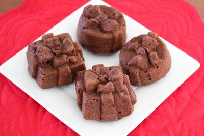 Chocolate gift cakelets - Kirbie's Cravings Cakelet Recipes, Chocolate Bundt Cakes, Flourless Bread, Lemon And Coconut Cake, Peanut Butter Bread, Cold Cake, San Diego Food, Chocolate Bundt, Cheap Clean Eating