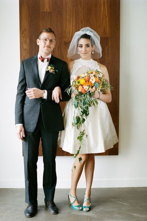 Mid-Century Modern Bride & Groom | Kirill Bordon Photography on @CVBrides via @aislesociety Short Wedding Dress Retro, Retro Short Wedding Dress, 1960s Veil, 1960s Inspired Wedding, Retro Wedding Dress, Wedding Dresses 60s, 60s Wedding, Mid Century Modern Wedding, 1960s Wedding