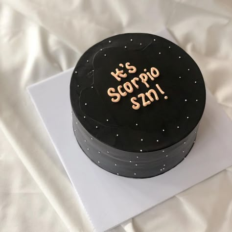 Birthday & Bento Cake Tangsel on Instagram: “all black for scorpion!♏️ Click link on bio for order.” Korean Birthday Cake Aesthetic, Birthday Cake Aesthetic Black, Korean Birthday Cake, Birthday Bento, Birthday Cake Aesthetic, Cake Bento, Unique Birthday Cakes, Black Cake, Pastel Cakes