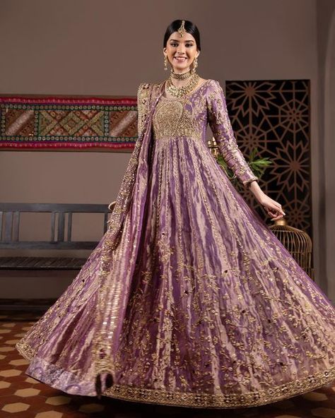 Bridal Pishwas, Pakistani Bridal Dress, Classic Embroidery, Walima Dress, Frock Style, Pakistani Wedding Outfits, Pakistani Fashion Party Wear, Beautiful Pakistani Dresses, Bridal Dress Fashion