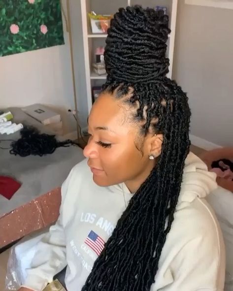 African Glamour, Soft Locs Crochet, Faux Locs Crochet Braids, Feed In Braids Ponytail, Natural Dreadlocks, Faux Locs Crochet, Soft Locs, Locs Crochet, Birthday Hairstyles