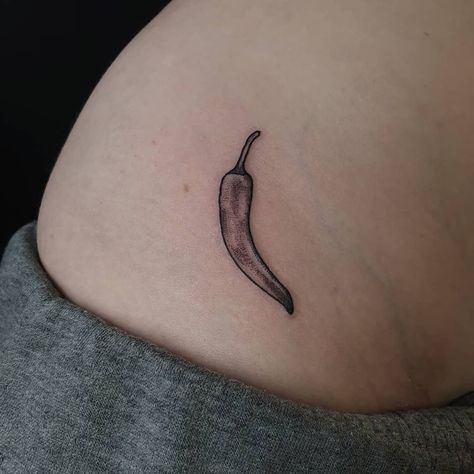 𝕷𝖎𝖑𝖞 𝕽𝖆𝖋𝖋𝖊𝖗𝖙𝖞 on Instagram: “The teeniest tinyest little chilli pepper on the hip yesterday! Thanks Lauren 😊🌶” Chilli Tattoo Design, Chilli Tattoo Ideas, Chipotle Tattoo, Chilly Pepper Tattoo, Small Chili Pepper Tattoo, Chilli Tattoo Outline, Pepper Tattoo Ideas, Chilly Tattoo, Chili Tattoo Minimal