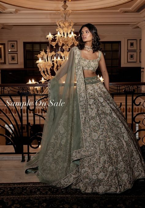 Wedding Lehnga For Bride Maid, Lenghas For Wedding, Pastel Green Lehenga Bridal, Green Wedding Lengha, Prom Lengha, Bridesmaid Dresses Indian Sisters, Sangeet Bride Outfit, Bridal Reception Dress Indian, Jewellery For Lehenga