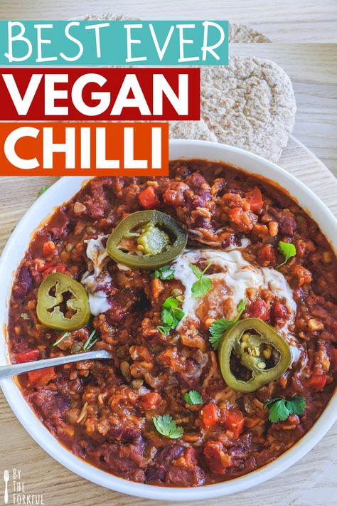 Veggie Chilli Recipe, Vegetarian Chilli Con Carne, Vegan Chilli Con Carne, Vegan Chilli Recipe, Chilli Sin Carne, Veggie Chilli, Chips And Guac, Chilli Con Carne Recipe, Vegan Crumble