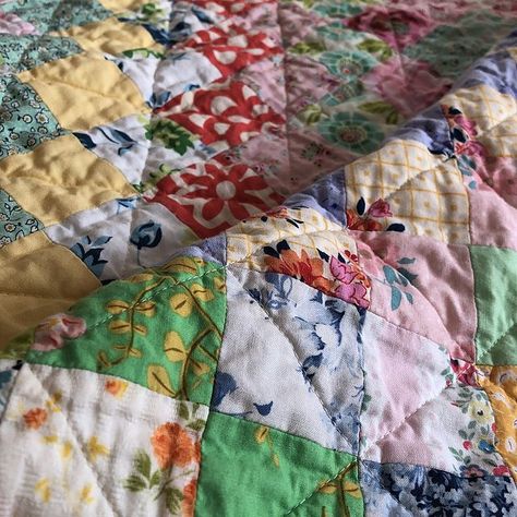 Scrappy Trip Quilt in Spring | Blue Elephant Stitches | Bloglovin’ Granny Square Quilt, Postage Stamp Quilt, Kaleidoscope Quilt, Cross Quilt, Scrappy Quilt Patterns, Striped Quilt, Pink Quilts, Strip Quilts, Blue Elephant