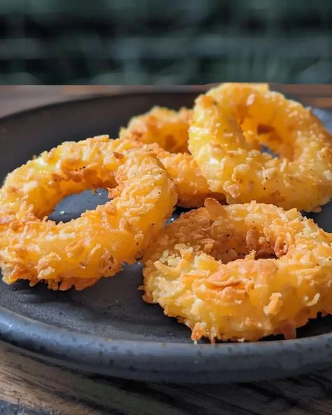 Delicious Pineapple Fritter Rings: A Tropical Treat - recipeflash.com Pineapple Fritters, Pumpkin Ring, Hawaiian Chicken, Cinnamon Milk, Crispy Treats, Easy Recipe, Side Dishes, Pineapple, Easy Meals