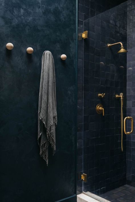 7 Ways To Make Your Shower Look Better - No Renovating Required! - Emily Henderson Bathroom Construction, Skylight Kitchen, Black Floor Tiles, Porthole Window, Vanity Drawers, Quartzite Countertops, Marble Vanity, Emily Henderson, Interiors Design