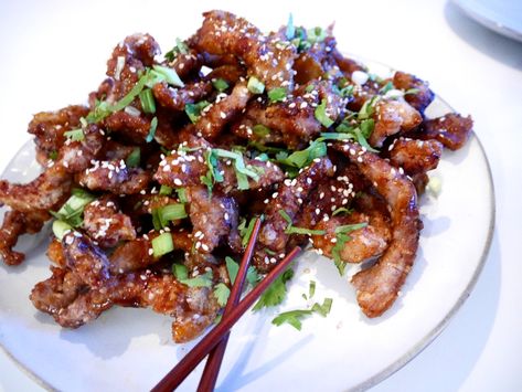 Crispy pork with hoisin sauce - Trendnet Hoisin Pork Stir Fry, Hoisin Pork, Pork Stir Fry, Asian Sauce, Crispy Pork, Fried Pork, Hoisin Sauce, Beef Steak, Asian Dishes