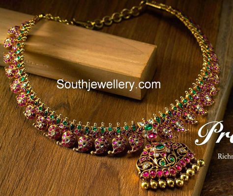 ruby emerald mango necklace Ruby Emerald Necklace Indian, Mango Mala Jewellery, Ruby Emerald Necklace, Ruby Necklace Designs, Mango Mala, Latest Jewellery Designs, Mango Necklace, Minimal Jewellery, Mala Jewelry