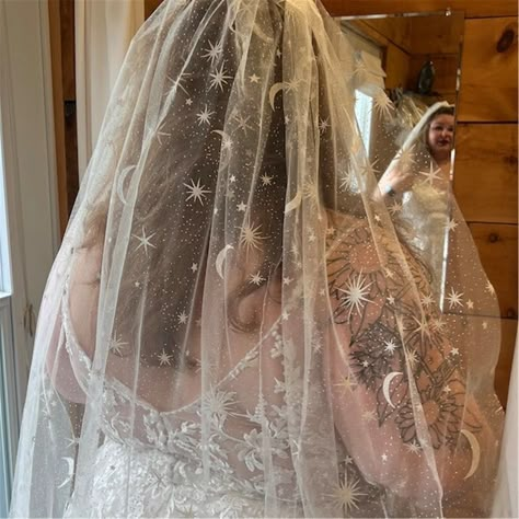 Moon And Stars Wedding Veil, Wedding Veil Stars, Alternative Veils Wedding, Moon Wedding Veil, Star And Moon Themed Wedding, Witchy Wedding Veil, Celestial Wedding Veil, Colorful Veil Wedding, Regal Veil