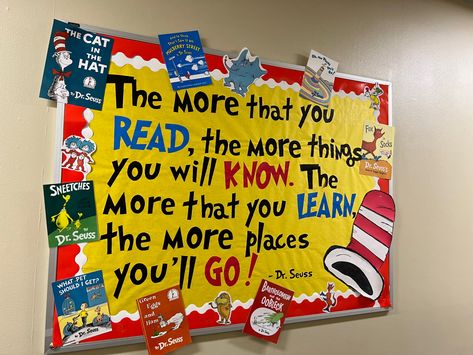 Free Printable Bulletin Board, Dr Seuss Poster Ideas, Dr Suess Bulletin Board Ideas, Dr Suess Bulletin Board Ideas Toddlers, Dr Seuss Library Decorations, Dr Seuss Bulletin Board Ideas, Dr Suess Bulletin Board Idea, Dr Seuss Reading Bulletin Board, School Library Themes