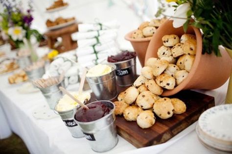 Diary of a boho bride rustic food ideas Ideas Para Catering, Birthday Breakfast Party, Afternoon Tea Wedding, British Wedding, Birthday Breakfast, Tea Party Wedding, Wedding Tea, Afternoon Tea Parties, Cream Tea