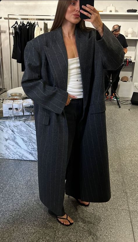 Autumn Fashion Trends, Aesthetic Fall Vibes, Stile Kylie Jenner, Fashion Trends Fall, Fall Outfits Aesthetic, Reflection Photos, Fall 2024 Fashion, Wardrobe Goals, Classy Outfits For Women