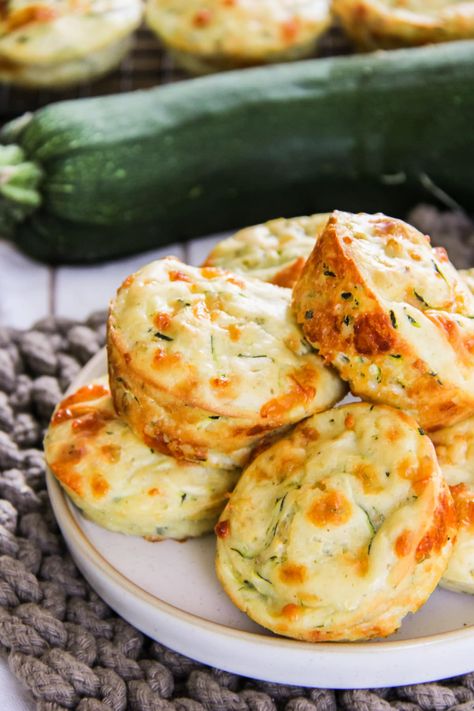 Zucchini Puffs Zucchini Puffs, Fresh Zucchini, Cheesy Zucchini, Puff Recipe, Zucchini Cake, Shredded Zucchini, Pretty Life, Fritter Recipes, The Suburbs