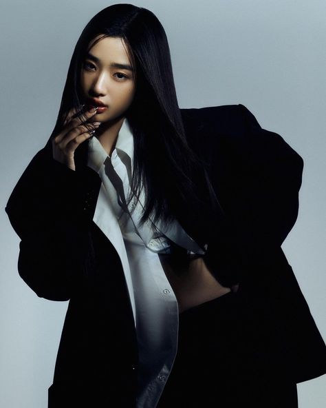 Kpop Women Aesthetic, Yn Photoshoot, K Pop Photoshoot, Korean Celebrities Photoshoot, Korean Black Photoshoot, Douyin Photoshoot Ideas, Elle Photoshoot Korea, Concept Photoshoot Ideas, Photo Shoot Concepts