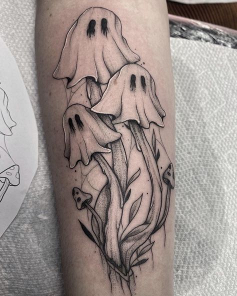 Ghost Tattoo Ideas, Chris Tattoo, Cute Halloween Tattoos, Mushroom Tattoos, Ghost Tattoo, Wicked Tattoos, Muster Tattoos, Creepy Tattoos, Spooky Tattoos