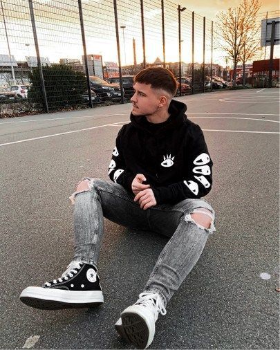 28 Best Ideas on How to Wear Converse Shoes for Guys Canvas Shoes Outfit, Black Converse Outfit Men, Shoes For Guys, Converse Shoes Outfit, Black Shoes Outfit, Converse Shoes Men, Black Sneakers Outfit, How To Wear Converse, Gents Shoes