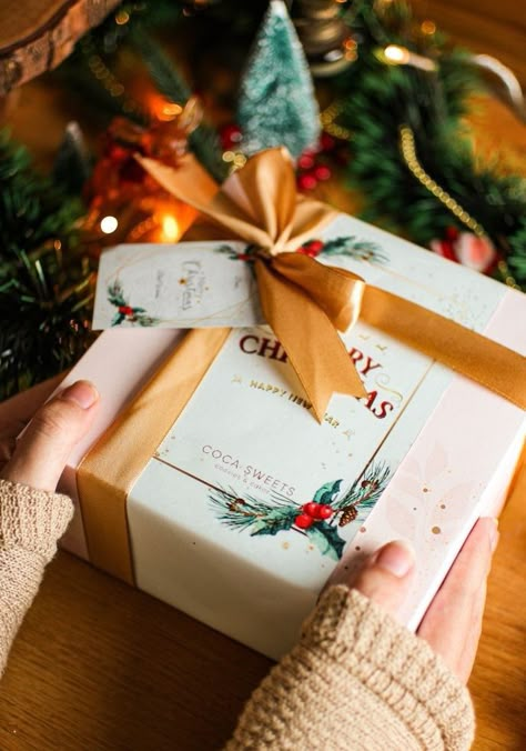 Christmas Gift Box Photography, Christmas Hampers Photography, Christmas Hampers Packaging, Basket Gift For Him, Dad Diy Gifts, Ornaments With Names, Christmas Gift Photography, Gift Basket Diy, Christmas Food Photography