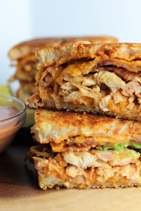 Chicken Melt Sandwich, Bacon Bbq Chicken, Kimchi Chicken, Chicken Melt, Parmesan Orzo, Chicken Melts, Panini Recipes, Melt Recipe, Chicken Heart