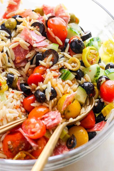 A light and refreshing orzo salad recipe with classic Italian flavors! The perfect side dish for any cookout or summer meal! #orzosalad #italianorzopastasalad #orzosaladrecipes #orzosaladrecipescold Italian Orzo Salad, Italian Orzo, Greek Orzo Salad, Easy Coleslaw, Coleslaw Recipe Easy, Greek Vinaigrette, Orzo Salad Recipes, Easy Pasta Salad Recipe, Whole30 Dinners