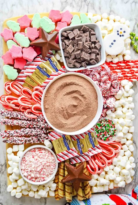 Hot Chocolate Platter, Hot Chocolate Charcuterie Board Ideas, Hot Cocoa Charcuterie Board, Hot Chocolate Board, Hot Chocolate Charcuterie Board, Cocoa Board, Hot Chocolate Charcuterie, Chocolate Charcuterie Board, Chocolate Charcuterie