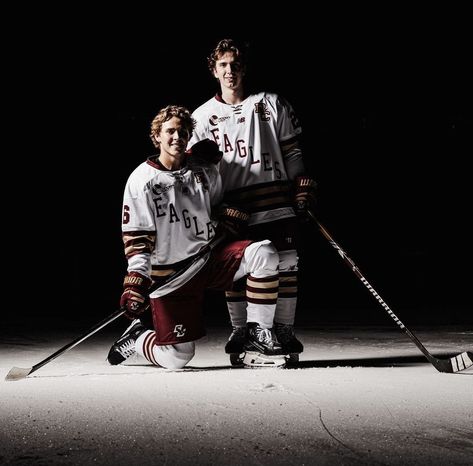 Hockey Aesthetic, Aesthetic California, Hockey Guys, College Hockey, Hot Hockey Players, Ice Hockey Players, Hockey Boys, Boston College, Nhl Players