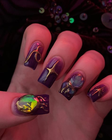 𝚒𝚐: @𝑠𝑎𝑡𝑜𝑛𝑦𝑦𝑦 
⋄︎
𝚗𝚊𝚒𝚕𝚜: @𝑜𝑘𝑎𝑦𝑛𝑜𝑔𝑡𝑖 

➵ whimsigoth grunge nails inspo Nails Whimsigoth, Hexcore Nails, Whimsigoth Nails, Green And Purple Nails, Cartoon Nails, Witch Nails, Witchy Nails, Grunge Nails, Cat Nails