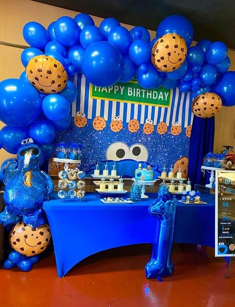 Cookie Monster 1st Birthday Balloon Garland, Cookie Monster Balloon Decorations, Cookie Monster Birthday Theme, Cookie Monster Themed Birthday Party, Cookie Monster Balloon Arch, Cookie Monster 1st Birthday Photoshoot, Cookie Monster 2nd Birthday Boy, Cookie Monster 1st Birthday Decorations, Cookie Monster 1st Birthday Cake