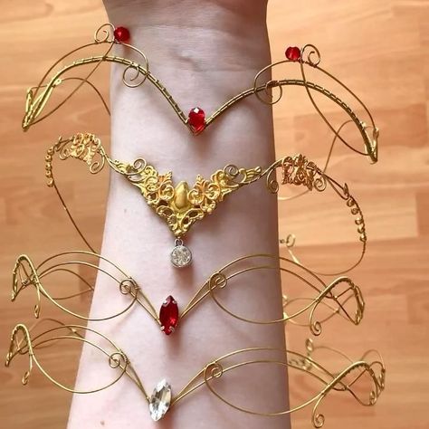 Wire Wrap Tiara Tutorial, Wire Crown Diy, Elf Tiara, Hair Pins Diy, Diy Jewelry Rings, Elven Jewelry, Diy Crown, Beautiful Tiaras, Skirt Patterns Sewing