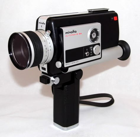 https://flic.kr/p/MeVhYD | Vintage Minolta Autopak-8 D4 Super 8 Movie Camera, Made In Japan, Circa 1970s 70s Video Camera, Retro Video Camera, 80s Camera, Vintage Video Camera, Old Film Camera, Super 8 Movie, Super 8 Camera, Film Camera Photography, Camera Collection