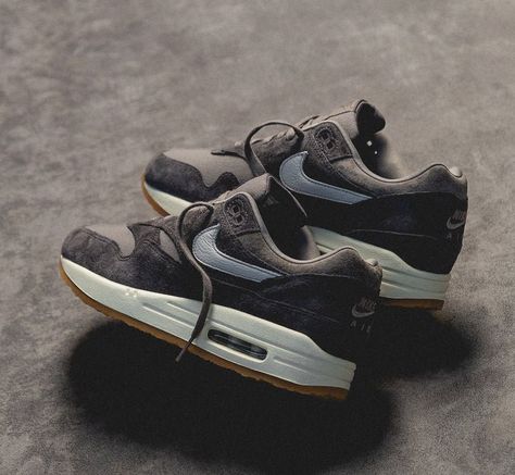 Nike Air Max 1 Crepe "Soft Grey" now available online Nike Airmax 1, New Sneaker Releases, Japan Outfits, Nike Trainers, Sneaker Release, Nike Air Max 1, Grey Sneakers, New Sneakers, Air Max 1