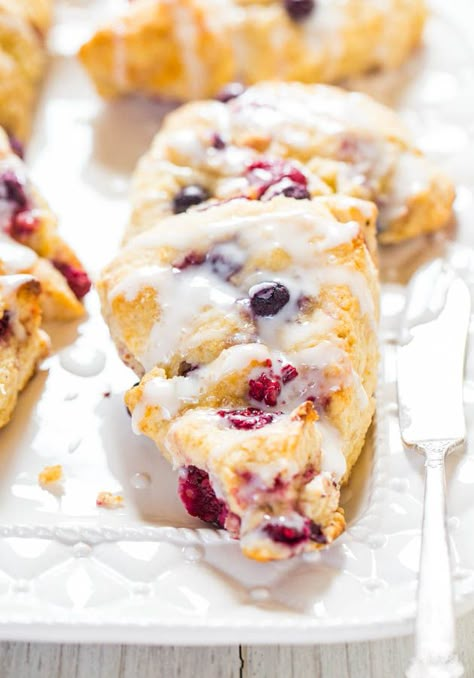 Mixed Berry Scones, Best Scone Recipe, Berry Scones, Homemade Scones, Blueberry Muffins, Scone Recipe, Breakfast Treats, Breakfast Dishes, Finger Food