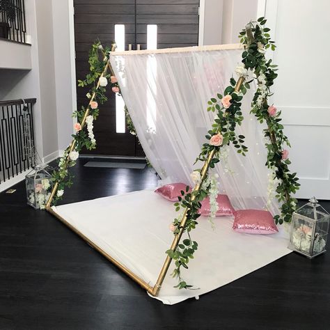 Diy A Frame Tent, Teepee Decor Ideas, Wedding Decorations Romantic, Teepee Diy, Diy Teepee Tent, Tent Diy, Picnic Party Decorations, Sleepover Room, Romantic Dinner Decoration