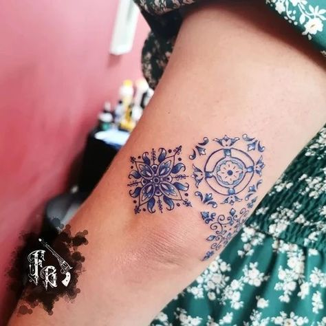 Azulejo - Portuguese Tiles | Fabiano Bernardo Tattoo China, Lisbon Tattoo, Portugal Tattoo, Spain Tattoo, Portuguese Tattoo, Tattoo Armband, Tattoo Meanings, Blue Tattoo, Portuguese Tiles